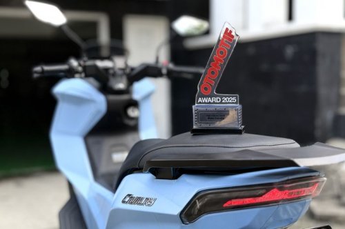 Keren! Motor Listrik Ini Sabet "Best of High Electric Skutik” di Otomotif Award 2025