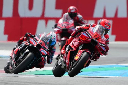 Adiknya Patah Tulang Digasak Acosta, Marc Marquez Menang Balapan MotoGP Belanda 2025