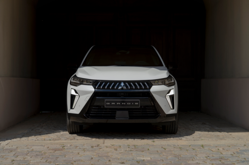 Mitsubishi Bangkitkan Grandis Lagi, Tampang dan Lekuk Bodi Bikin Pangling