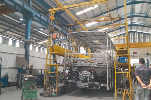 Enggak Mudah, Ternyata Begini Suasana Pembuatan Karoseri Bus Laksana