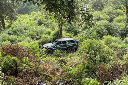 Barang Hobi Hancur Lebur, Toyota Land Cruiser VX80 Koprol Hebat di Jurang Jalur Bromo
