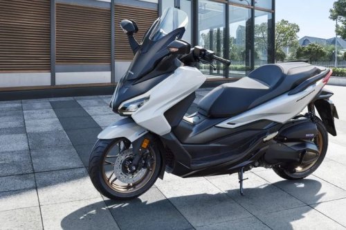 Matic Honda Bukan Buat Kaum Mendang-mending, Segini Harga dan Spek Forza 250 Terbaru