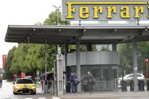 Xiaomi SU7 Ultra Nongol di Markas Ferrari, Isyarat Jadi Bahan Belajar Mobil Listrik Baru