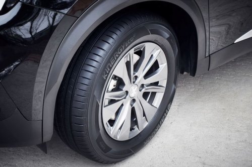 5 Kebiasaan Ini Ternyata Justru Membuat Ban Mobil Mudah Rusak!