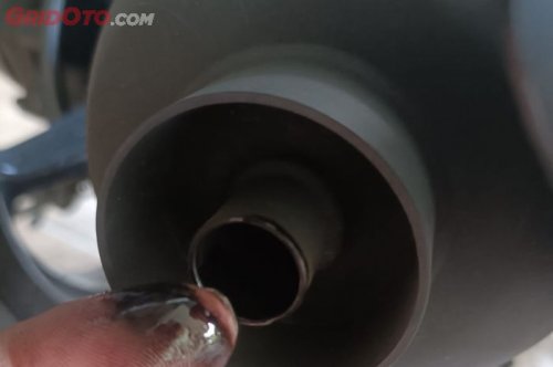 Ujung Knalpot Motor Banyak Oli Mesin? Di Sinilah Letak Masalahnya