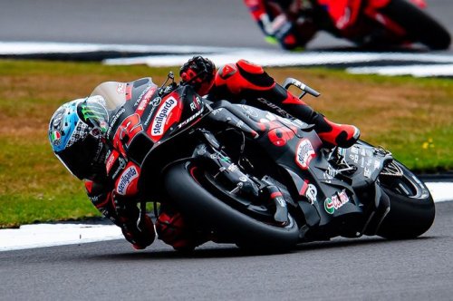 Motor Quartararo Mogok, Marco Bezzecchi Menang MotoGP Inggris 2025