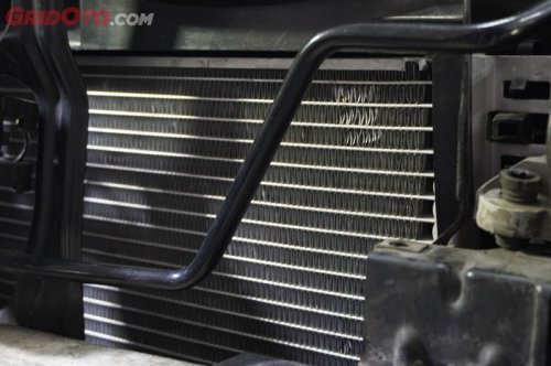 Perlukah Kondensor AC Mobil Dirawat? Ini Kata Bengkel Spesialis