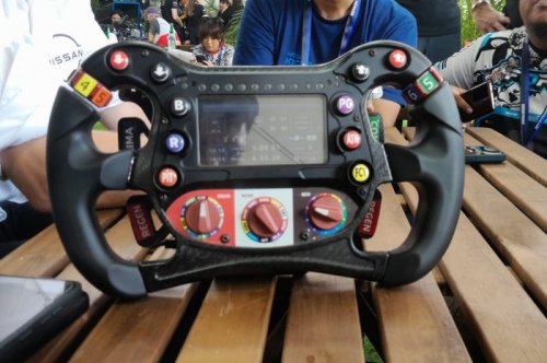 Setir Formula E Nissan Digunakan Oliver Rowland dan Norman Nato Harganya Segini