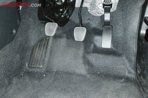 Begini Cara Bawa Mobil Manual Yang Benar Agar Kampas Kopling Awet