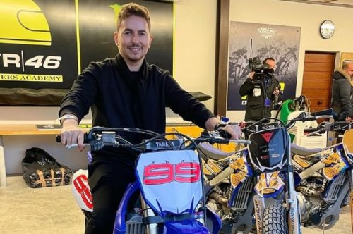 Beda Karakter, Ini Saran Jorge Lorenzo Buat Pecco Bagnaia Biar Nggak Kalah dengan Marc Marquez