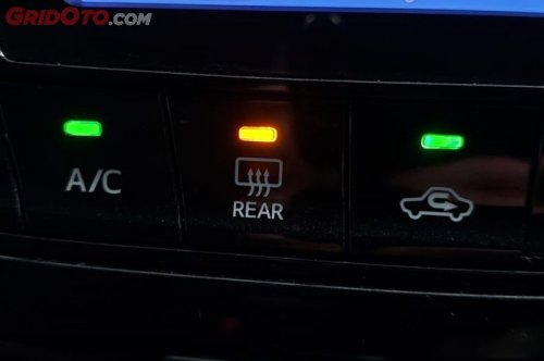 Ini Cara Mudah Mengatasi Kaca Mobil yang Berembun Ketika Hujan