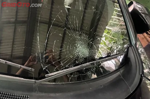 Ternyata Ini Sebabnya Kaca Mobil Tiba-tiba Bisa Pecah Sendiri, Baru Tahu