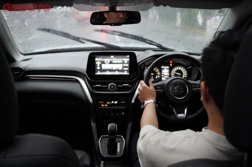 Begini Cara Ampuh Menghilangkan Bercak Bekas Air Hujan Di Cat Mobil