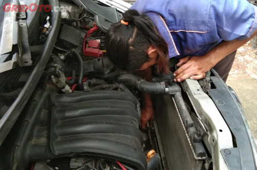 Hal Sepele Tapi Bikin Radiator Mobil Cepat Panas, Ini Penyebabnya!