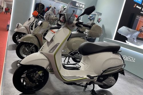 Dua Vespa Baru Rilis di GIIAS 2025, Keren Pakai Layar TFT dan Keyless