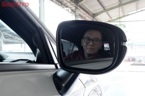 Ternyata Ini Sebabnya Spion Mobil Sebelah Kanan Bisa Lebih Mahal
