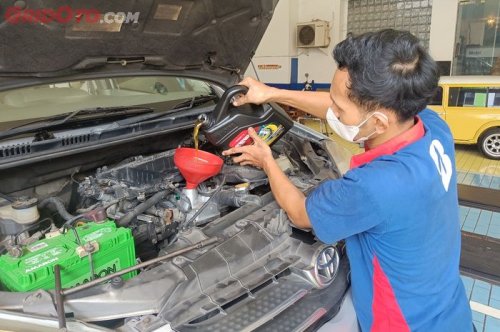 Bukannya Bagus, Ternyata Pakai Oli Mesin Mobil Lebih Kental Malah Jadi Begini