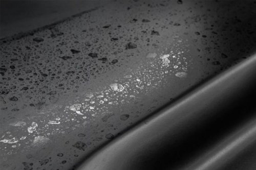 Sedikit yang Paham, Ini Efek Buruk Air Hujan Dibiarkan Mengering di Cat Mobil