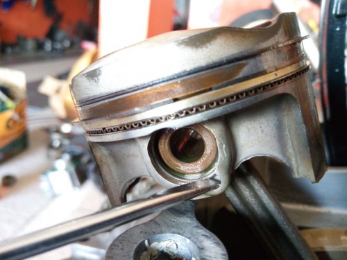 Dua Ciri Ring Piston Di Mesin Mobil Bekas Sudah Harus Diganti