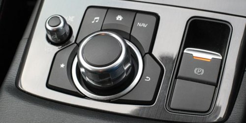 Wajib Tahu, Begini Cara Hentikan Mobil Blong Pakai Rem Tangan Elektrik