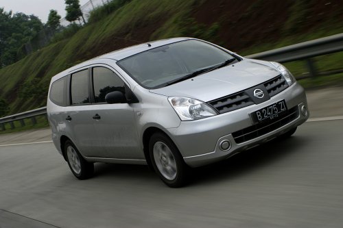 Mudik Lebaran Naik Mobil Bekas Nissan Livina 2008, Muat Banyak Harganya Miring