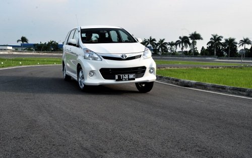 Yang Hybrid Kemahalan, Mobil Bekas Toyota Veloz 2013 Ini Dijual Murah