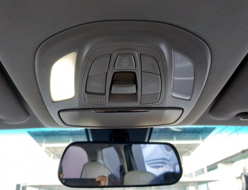 Ternyata Lampu Kabin Kedip-Kedip Bisa Jadi Tanda Aki Mobil Lemah