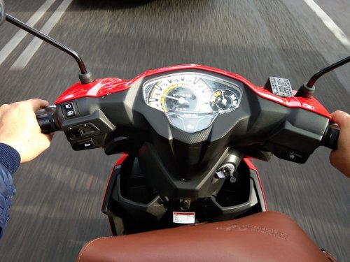 Efek Samping Menahan Rem Belakang Motor Matic Sambil Membuka Gas