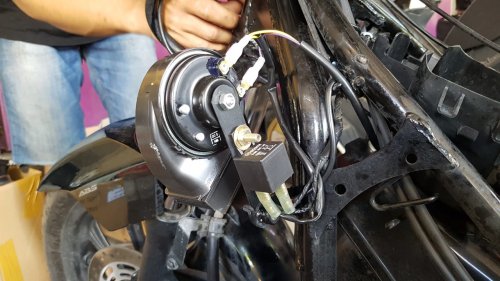 Pasang Klakson Aftermarket Mobil Wajib Pakai Relay, Ini Alasannya