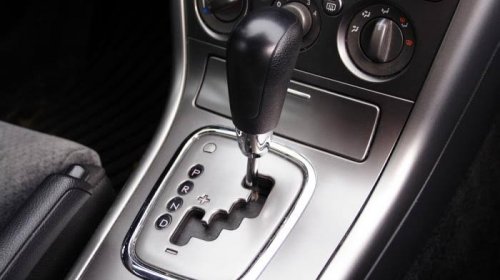 Oli Transmisi Matik Mobil Rembes, Begini Solusi untuk Mengatasinya