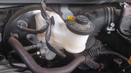 Ini Sebabnya Minyak Rem di Mobil Bekas Harus Diganti Tiap 2 Tahun