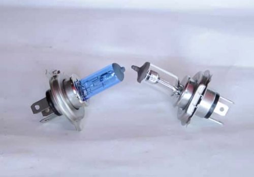 Baru Paham Nih, Beli Bohlam Lampu Depan Mobil Cek Kode Soketnya