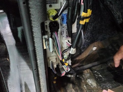 Sering Disepelekan, Ini Bahaya Soket Lampu Mobil Bekas Gosong Saat Mudik