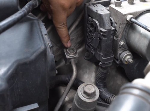 Jangan Bingung, Ini Fungsi Tabung Kaca Kecil di Pipa AC Mobil