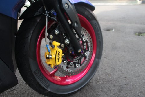 Buka Cuma Bikin Manis Tampilan, Ini 3 Kelebihan Slang Rem Motor Aftermarket