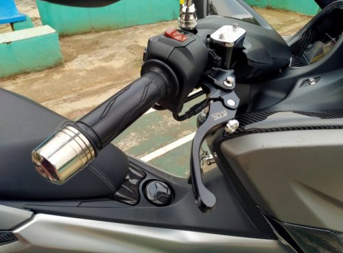 Ternyata Meletakkan Jari Di Tuas Rem Pada Motor Matic Bikin Rugi