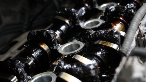Seperti Bom Waktu, Ini Dampak Biarkan Banyak Sludge Oli Mesin
