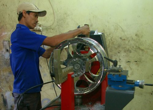 Biaya Servis Pelek Mobil Peang, Retak Sampai Tambah Daging, Ongkos Termurah Segini