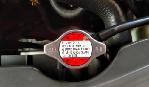Sambil Ngabuburit, Wajib Ketahui Arti Kode Angka di Tutup Radiator Mobil