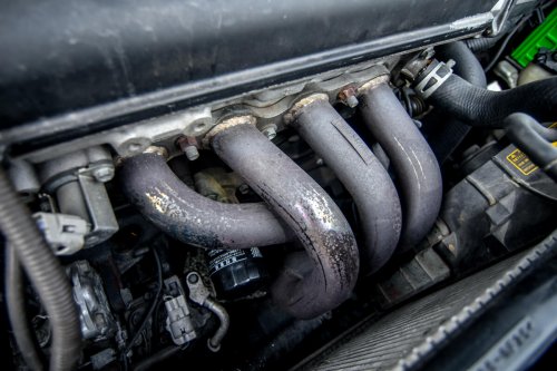 Ini Penyebab Knalpot Mobil Keluar Air Saat Sedang Panaskan Mesin