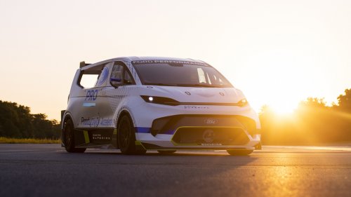 Tak Lagi Fokus Mobil Listrik, Ford Tarik Rem dan Main di Baterai Model Begini