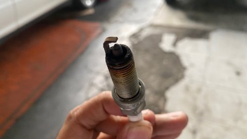 Haram Pakai Ampelas, Begini Loh Cara Benar Bersihkan Busi Mobil