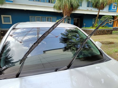 Musim Hujan, Begini Jadinya Kalau Karet Wiper Mobil Bekas Rusak Dipakai Terus