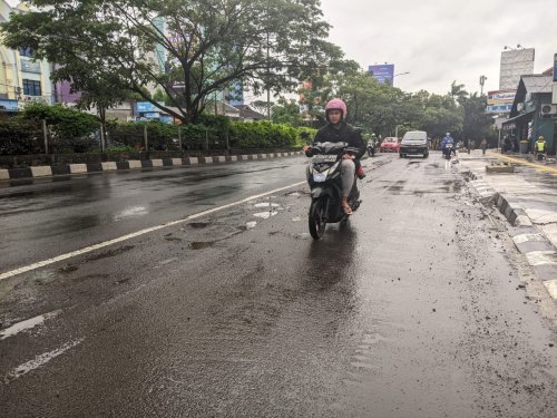 Motor Sering Hantam Lubang? Ini 4 Komponen yang Bakal Menguras Dompet