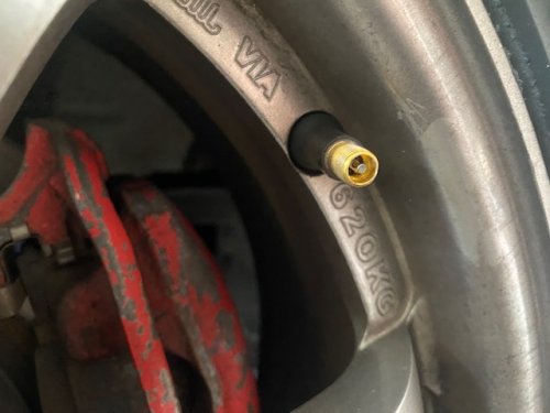 Alasan Kenapa Pentil Di Ban Mobil Bekas Wajib Diganti Berkala