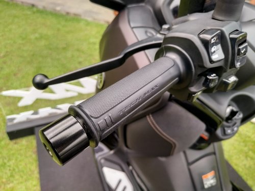 Cara Yang Benar Pilih Handgrip Motor Buat Dipakai Harian, Ada Soft Hingga Medium