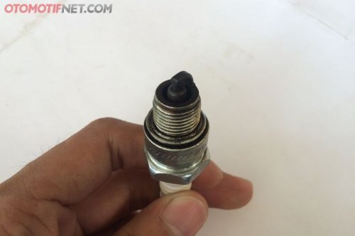 Udara dan Bensin Kotor Bikin Busi Kena Carbon Fouling dan Cepat Mati