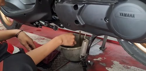Selain Ring Piston Lemah, Oli Mesin Motor Matic Berkurang Karena Ini