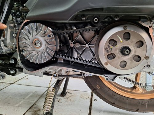 Alasan Kenapa V-belt Dan Roller Motor Matic Harus Diganti Barengan