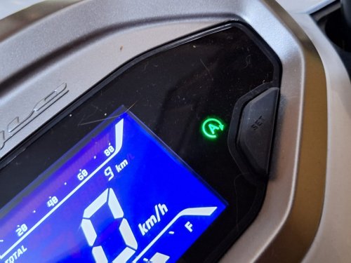 Perempuan Harus Tahu, Ada Fitur yang Bikin Mesin Motor Otomatis Mati Saat Berhenti